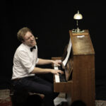 Musik - Ein Pianist und Sänger